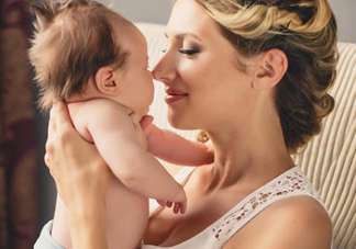 母乳喂養(yǎng)姿勢(shì)和技巧2017 正確的母乳喂養(yǎng)方式