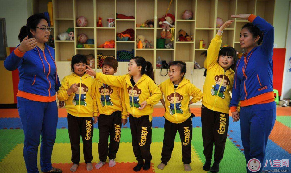 孩子只聽老師的不停爸爸媽媽的 知道這個原因后爸爸媽媽沉默了