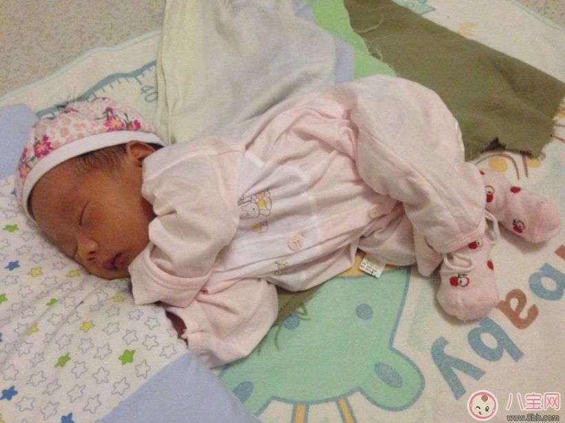 寶貝頭型太扁了可以矯正嗎 寶寶頭型睡回來(lái)方法