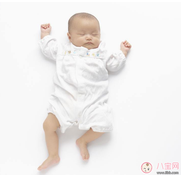 寶貝頭型太扁了可以矯正嗎 寶寶頭型睡回來(lái)方法