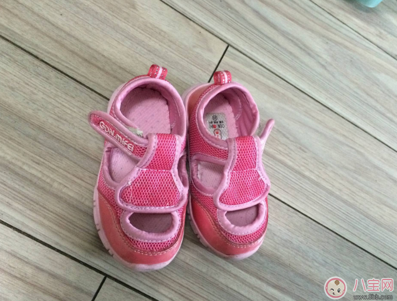 寶寶選鞋誤區(qū)要避開 正確選對鞋子才算好 寶寶選鞋誤區(qū)要避開 正確選對鞋子才算好