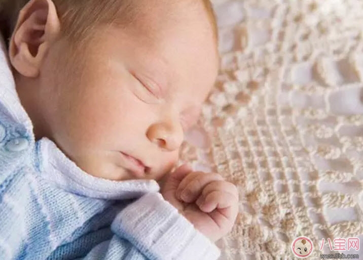 新生兒頭軟軟的正常嗎 新生兒頭上的軟包是什么