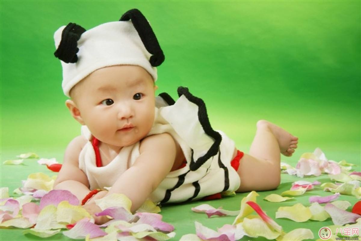 寶寶流口水正常嗎  寶寶流口水應(yīng)該怎么做