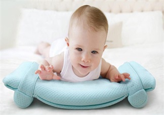 寶寶睡枕頭多大好 什么時(shí)候給寶寶睡枕頭好