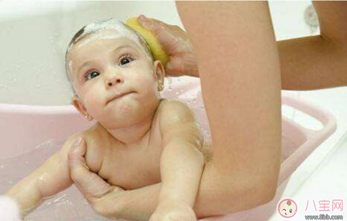 新生兒肚臍可以碰水嗎 新生兒肚臍沒(méi)長(zhǎng)好碰水了怎么辦