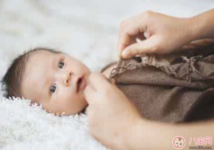 新生兒肚臍可以碰水嗎 新生兒肚臍沒(méi)長(zhǎng)好碰水了怎么辦