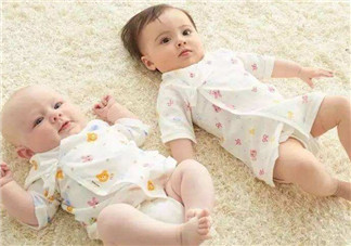 秋季購買寶寶衣服  材質(zhì)是第一考量