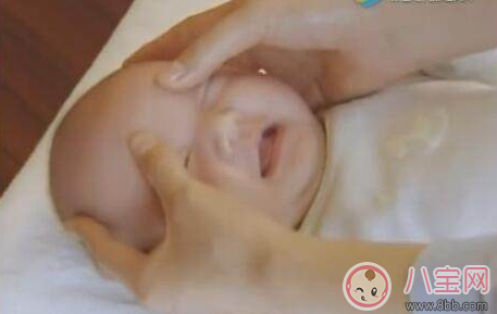 一個(gè)月大寶寶怎么按摩好 一月大寶寶按摩指南 一個(gè)月大寶寶怎么按摩好 一月大寶寶按摩指南