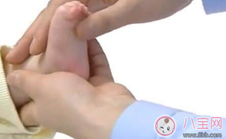 一個(gè)月大寶寶怎么按摩好 一月大寶寶按摩指南 一個(gè)月大寶寶怎么按摩好 一月大寶寶按摩指南