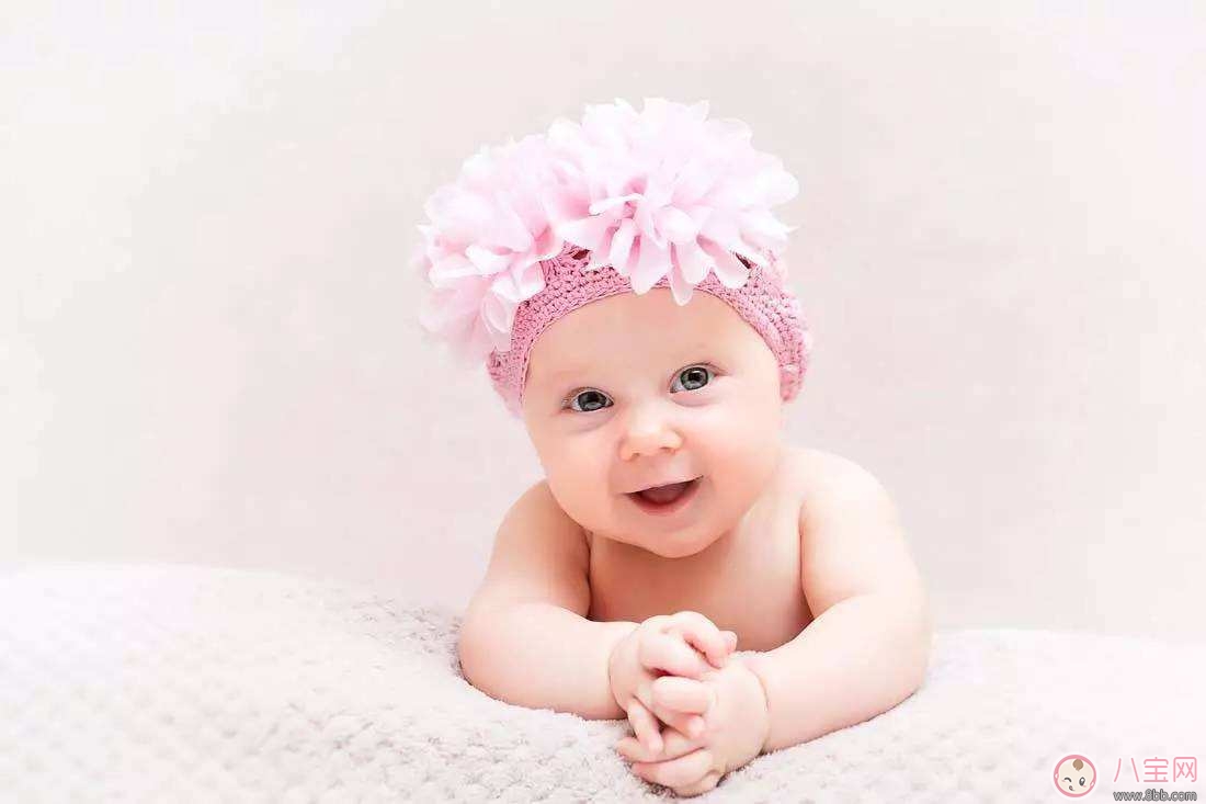 陳冠希榮升女兒奴 如何協(xié)助寶寶翻身