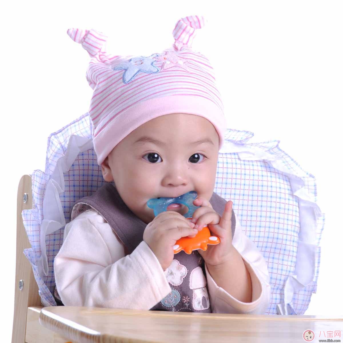 寶寶長(zhǎng)牙不舒服 家長(zhǎng)應(yīng)該如何護(hù)理 寶寶長(zhǎng)牙不舒服 家長(zhǎng)應(yīng)該如何護(hù)理