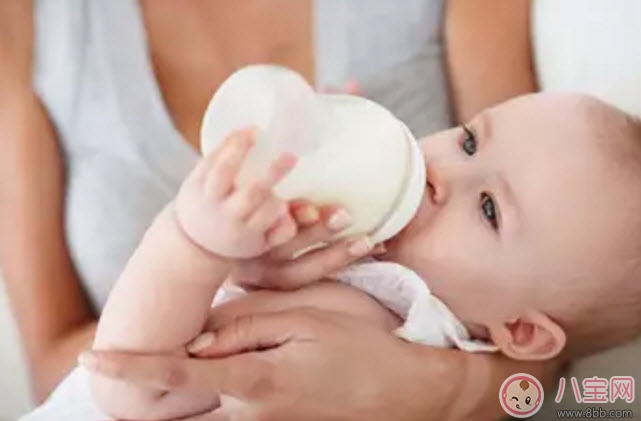 夏天寶寶能喝涼奶粉嗎 寶寶喝涼奶粉會怎么樣