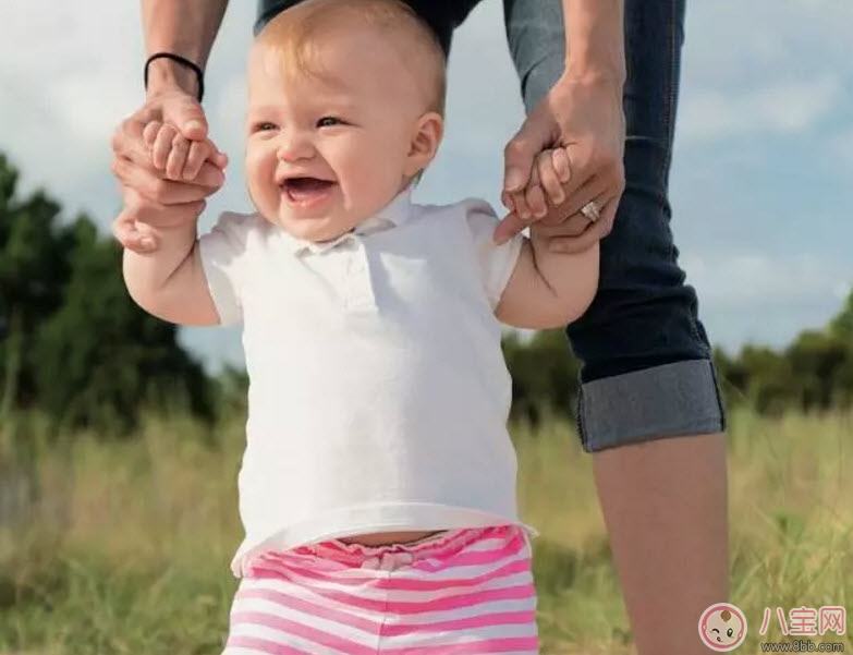 寶寶學走路的三個階段 寶寶走路穿什么樣的鞋和褲子