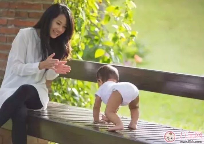 寶寶學走路的三個階段 寶寶走路穿什么樣的鞋和褲子