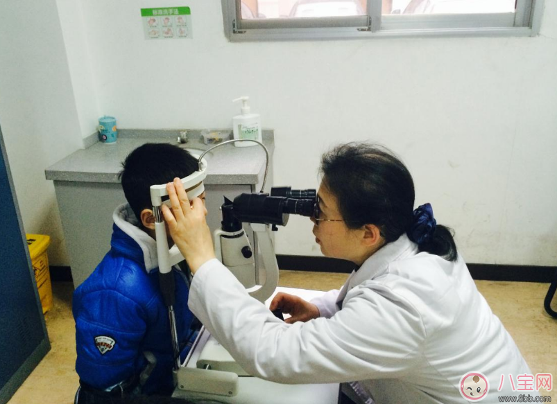孩子瞇瞇眼居然是弱視 從哪些情況可以發(fā)現(xiàn)孩子不對勁 孩子瞇瞇眼居然是弱視 從哪些情況可以發(fā)現(xiàn)孩子不對勁