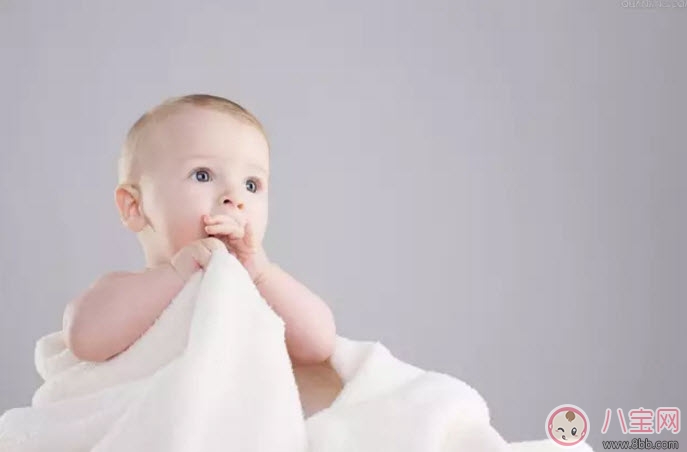 寶寶胎毛什么時(shí)候掉 寶寶胎發(fā)什么時(shí)候剃