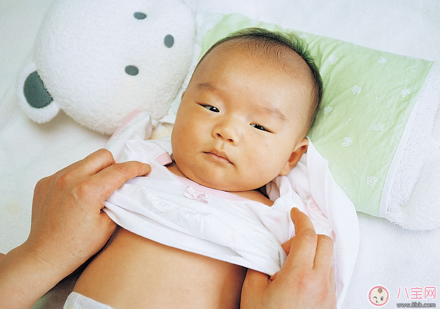 孩子學(xué)會穿衣很重要 去幼兒園學(xué)會穿衣方法