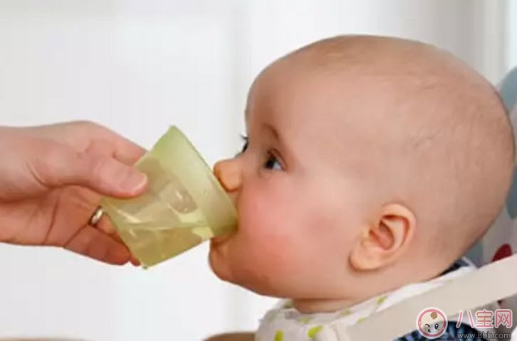 寶寶缺鈉的癥狀 寶寶缺鈉是什么原因(寶寶缺鈉會怎么樣)