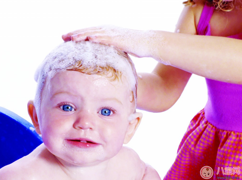 孩子怕洗頭總是哭 教你輕松給孩子洗頭