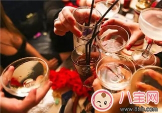 哺乳期能喝酒嗎  哺乳期喝酒對寶寶的影響