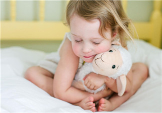 夏季寶寶便秘消化不良 羊奶粉助消化又營(yíng)養(yǎng)