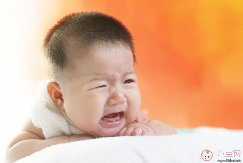 孩子公眾場(chǎng)合鬧要東西怎么處理 是妥協(xié)還是堅(jiān)持