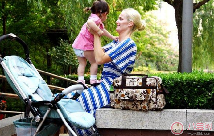 夏天帶寶寶出去玩怎么防曬 夏天帶小孩子出去防曬工具 夏天帶寶寶出去玩怎么防曬 夏天帶小孩子出去防曬工具