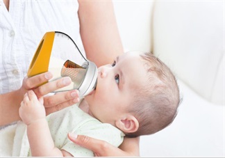 寶寶嗆奶急救行為居然90%的人都用錯(cuò)了 寶寶嗆奶正確做法