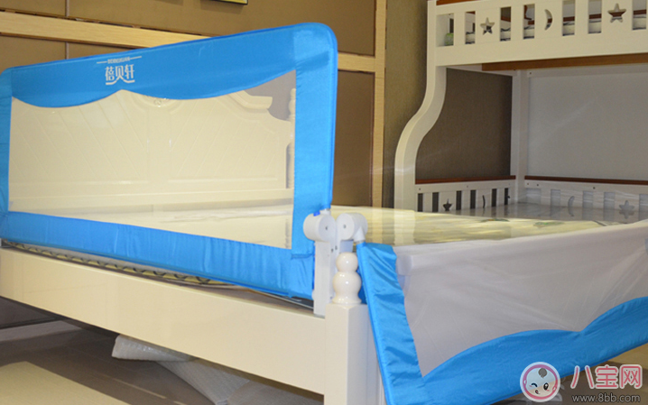 寶寶墜床后我們?cè)撟鍪裁?怎么防止寶寶墜床