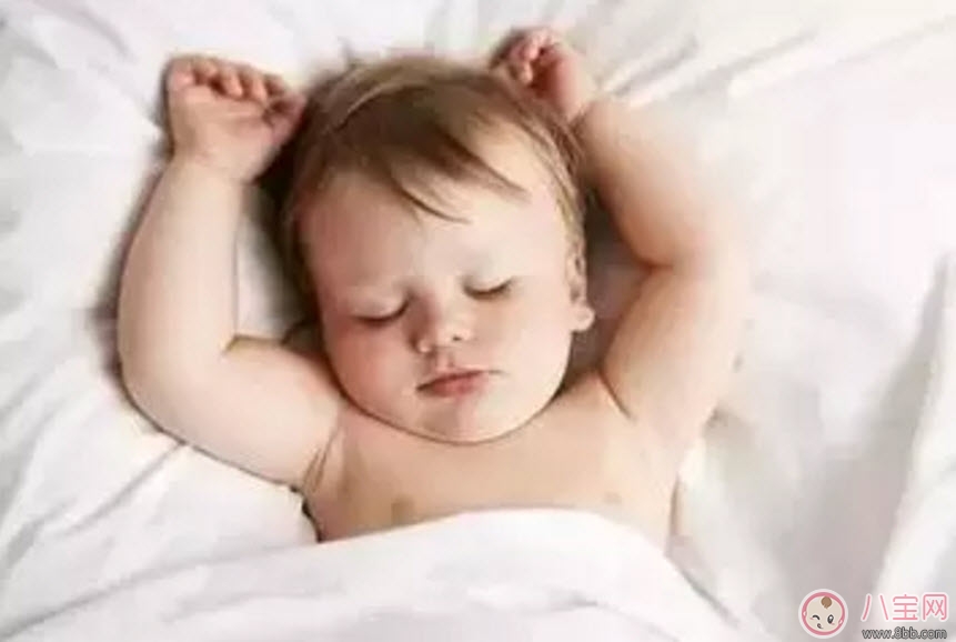 新生兒吃奶不專怎么辦 如何解決吃奶問題