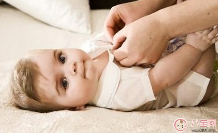 新生兒衣服怎么買 如何給寶寶挑選衣服 新生兒衣服怎么買 如何給寶寶挑選衣服