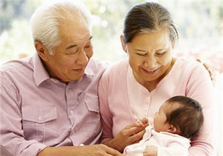 老人帶孩子經(jīng)驗有哪些 老人帶孩子經(jīng)驗的弊端。