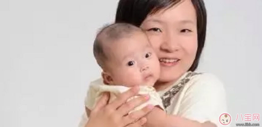 陳曉抱娃姿勢(shì)專業(yè) 什么樣的抱娃姿勢(shì)寶寶最舒服 陳曉抱娃姿勢(shì)專業(yè) 什么樣的抱娃姿勢(shì)寶寶最舒服
