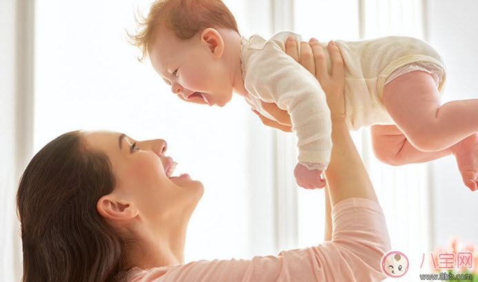 0-1歲寶寶如何喂養(yǎng) 0-1歲寶寶喂養(yǎng)注意事項(xiàng)