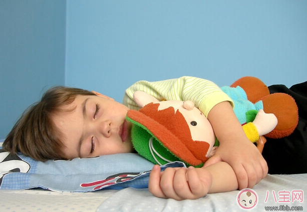 孩子分床睡的最佳年齡 寶寶分床的最佳時間2017