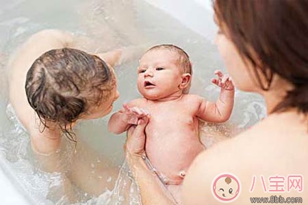 2017三伏天新生兒洗澡攻略 注意事項有哪些