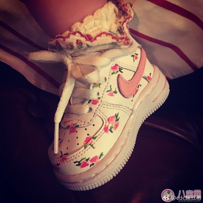 新晉奶爸陳冠希上線 曬女兒可愛(ài)小鞋子 新晉奶爸陳冠希上線 曬女兒可愛(ài)小鞋子