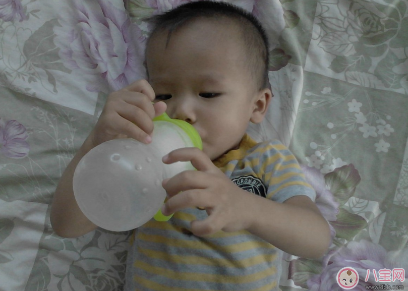 寶寶喝奶喂養(yǎng)的方法是什么 孩子喝奶及特殊孩子喂養(yǎng)方法