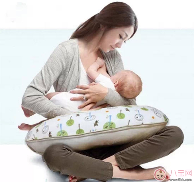 為什么寶寶睡著了還吃奶 怎么防止寶寶吃奶睡著