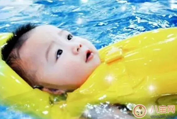 寶寶多大可以游泳 夏天寶寶游泳用什么游泳圈(游泳注意事項)