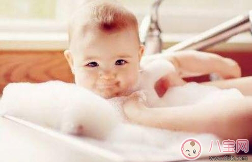 寶寶不喜歡洗澡怎么辦 讓寶寶愛上洗澡的小妙招