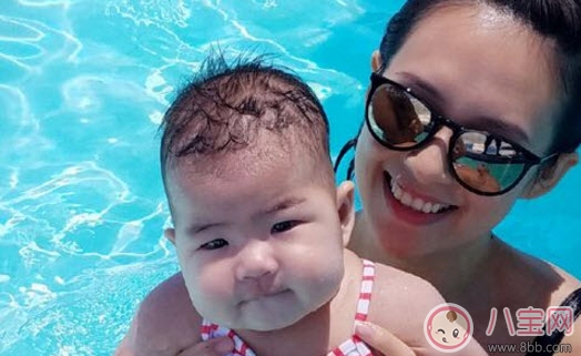 2017夏季寶寶游泳水溫多少合適 嬰兒游泳水溫過高會(huì)怎么樣