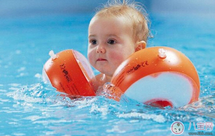 2017夏季寶寶游泳水溫多少合適 嬰兒游泳水溫過高會(huì)怎么樣