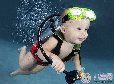 2017夏季寶寶游泳水溫多少合適 嬰兒游泳水溫過高會(huì)怎么樣