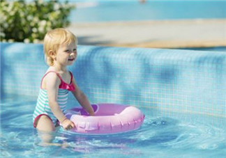 2017夏季寶寶游泳水溫多少合適 嬰兒游泳水溫過高會怎么樣