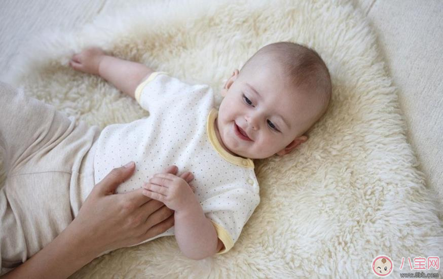 寶寶不會笑正常嗎 三個月不會笑要不要檢查 寶寶不會笑正常嗎 三個月不會笑要不要檢查