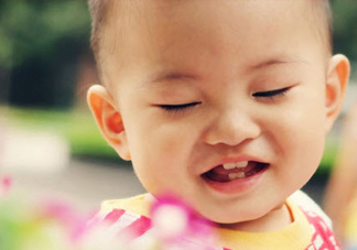 嬰兒長(zhǎng)牙齒晚上睡不好怎么辦 寶寶長(zhǎng)牙齒晚上躁動(dòng)不安