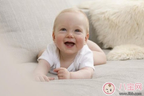 嬰兒長(zhǎng)尿布疹怎么辦 尿布疹是怎么引起的