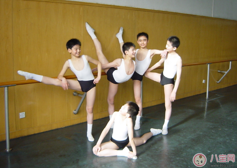 男孩子沉迷游戲有辦法 學(xué)習(xí)一門特長魅力高