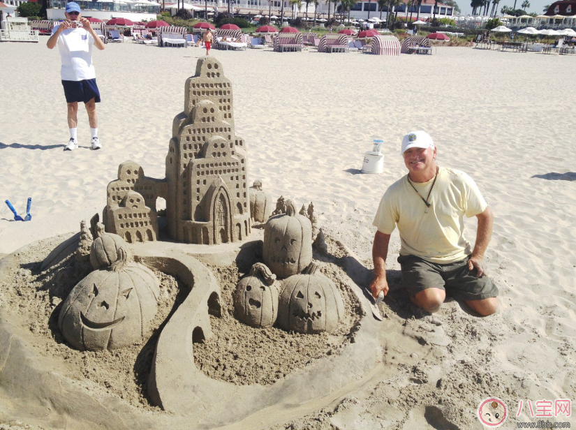 楊冪爸爸曬和小酒窩在沙灘玩耍 和寶寶在沙灘玩耍需要注意些什么